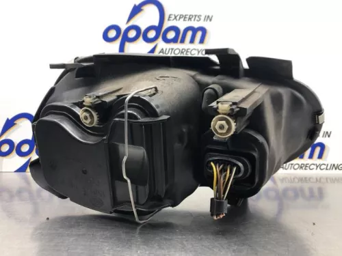 Koplamp links-8225118 (21149574)