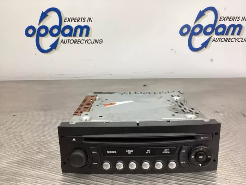 Radio-7858958 (17182250)