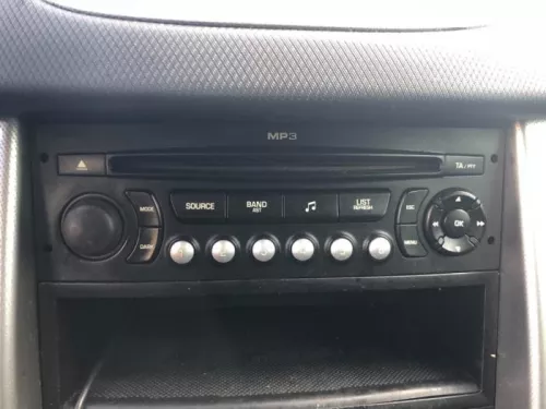 Radio-7922507 (17668105)
