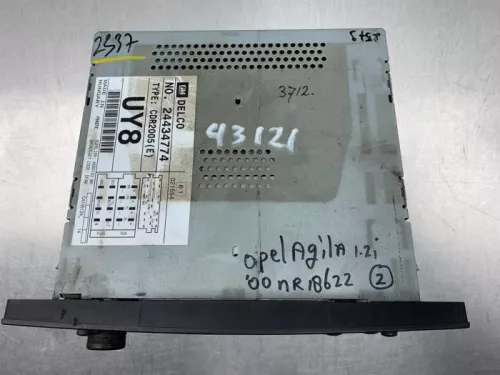 Radio CD Speler-8305516 (22350934)