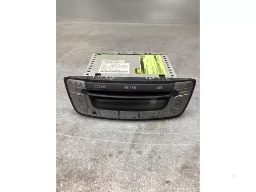 Radio CD Speler-8204444 (21764988)