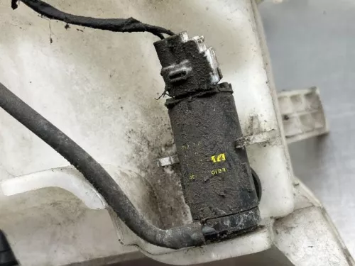 Ruitensproeiertank voor-8277260 (22005319)