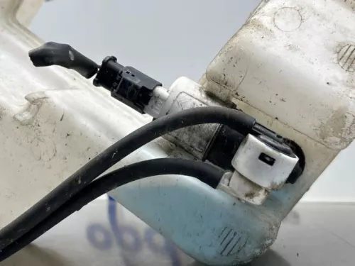 Ruitensproeiertank voor-8305356 (22665800)