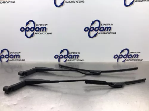 Ruitenwisserarm voor-8173721