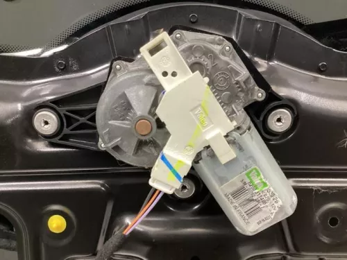 Ruitenwissermotor achter-8205353