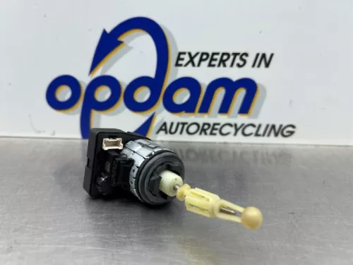 Koplampmotor-8182090