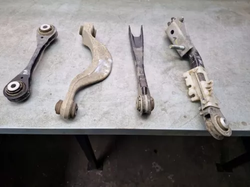 Draagarm rechts-achter-8295847