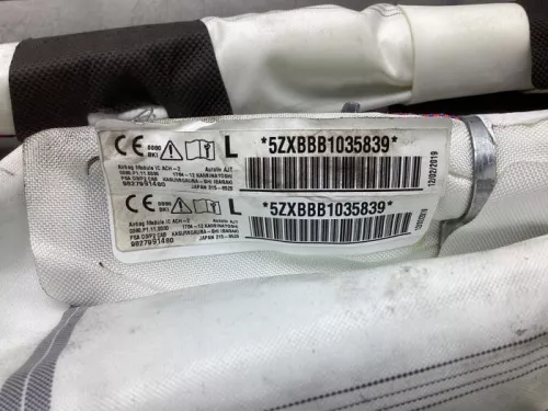Airbag hemel links-7613982 (19012343)
