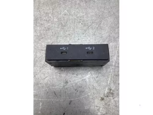 AUX/USB aansluiting-8251609