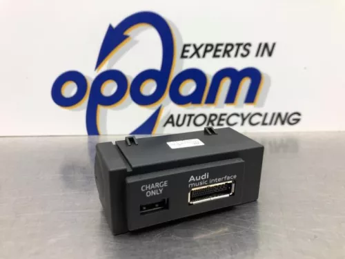 AUX/USB aansluiting-8103069