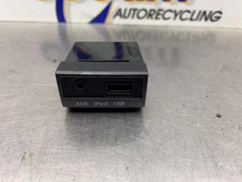 AUX/USB aansluiting-8280989 (21986473)