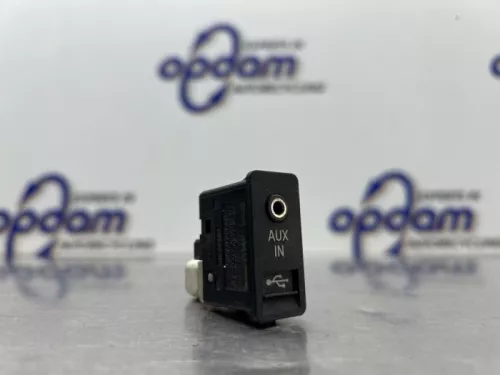 AUX/USB aansluiting-8118981