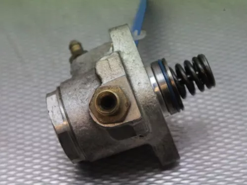Benzinepomp-7890952