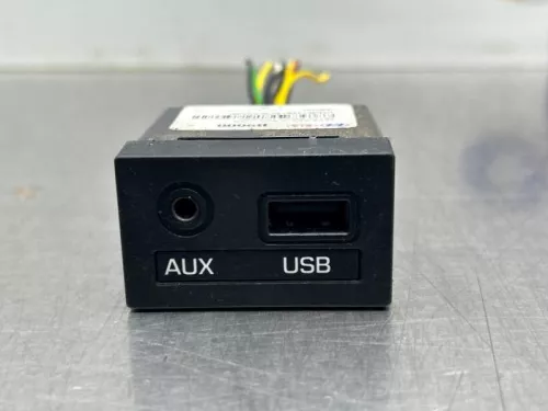 AUX/USB aansluiting-8360069
