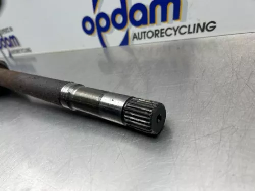 Aandrijfas rechts-voor-8251101