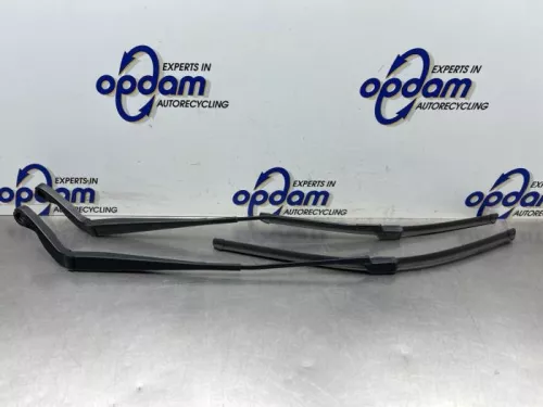 Ruitenwisserarm voor-8417948