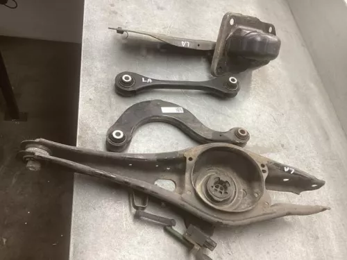 Draagarm links-achter-8189050