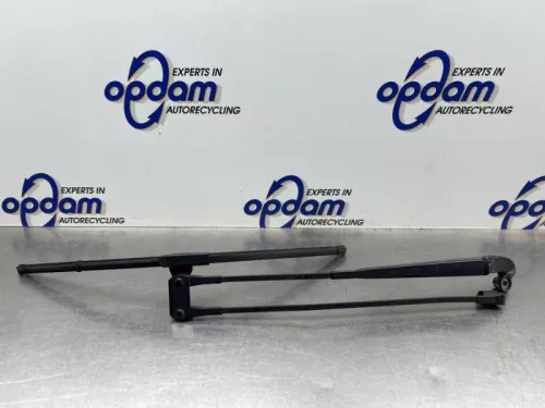 Ruitenwisserarm voor-8389031