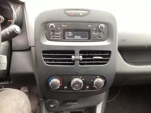 Radio-8305893