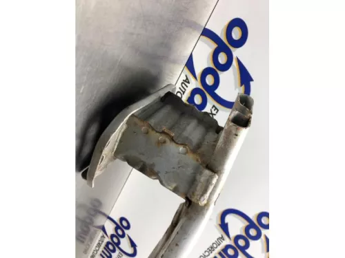 Bumperframe voor-8264902 (21735220)