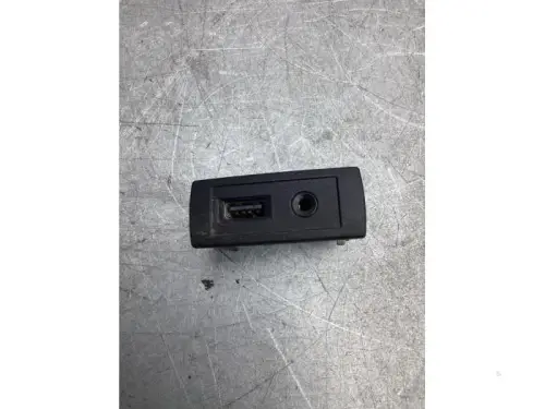 AUX/USB aansluiting-8139105