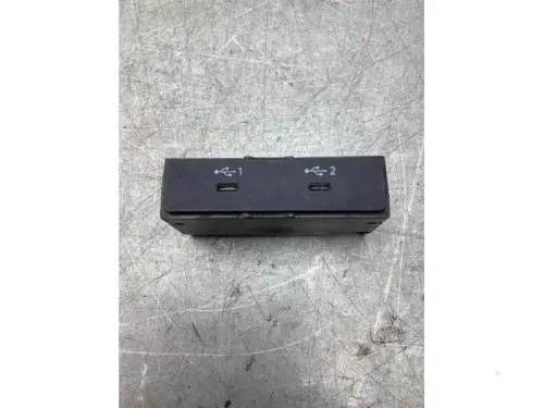 AUX/USB aansluiting-8251609