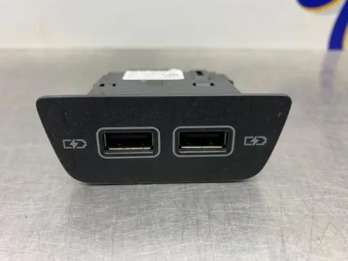 AUX/USB aansluiting-8250005