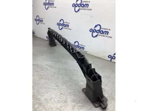 Bumperframe voor-8242724