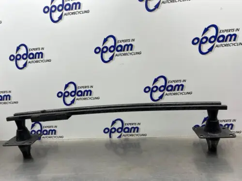 Bumperframe voor-8251101