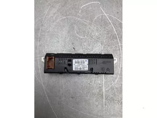 Display Interieur-8147091 (20413900)