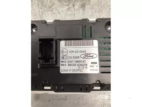 Display Interieur-7321339 (16865504)