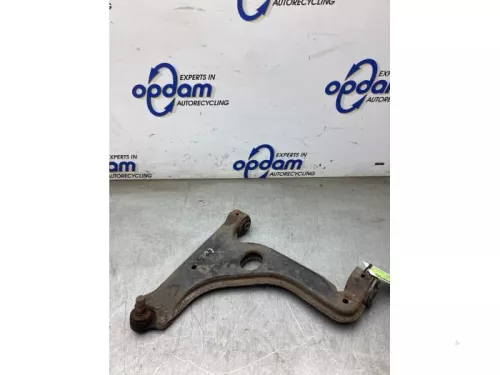 Draagarm onder links-voor-8247799