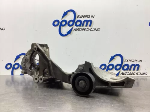 Dynamosteun onder-