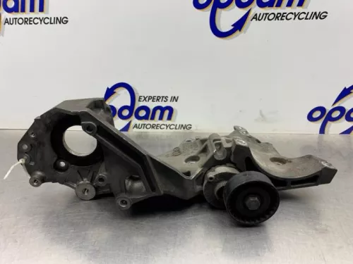 Dynamosteun onder-