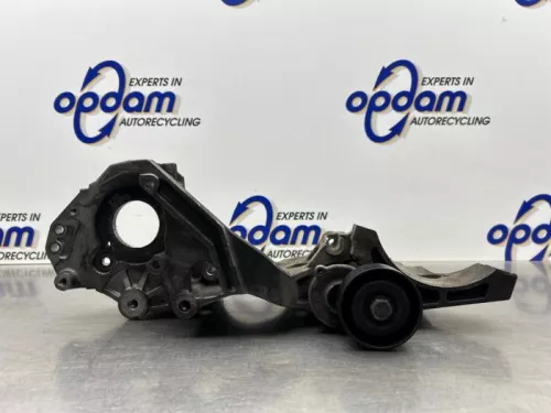 Dynamosteun onder-